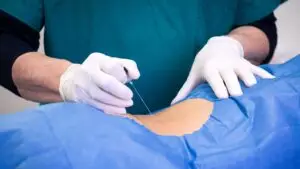 cirurgia ou infiltração na coluna